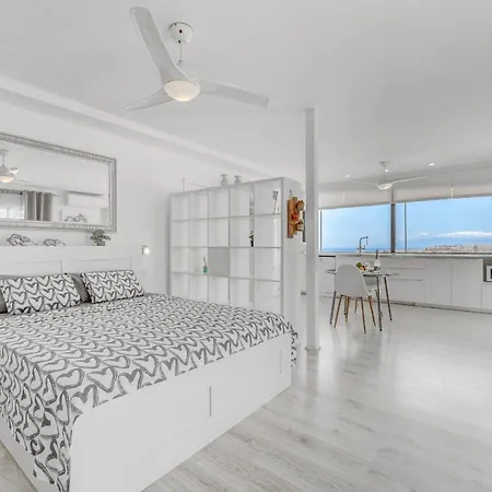 아파트 Amazing View Penthouse Huge Private Terrace 칼라오살바헤